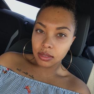 Meet your Posher, Ronea